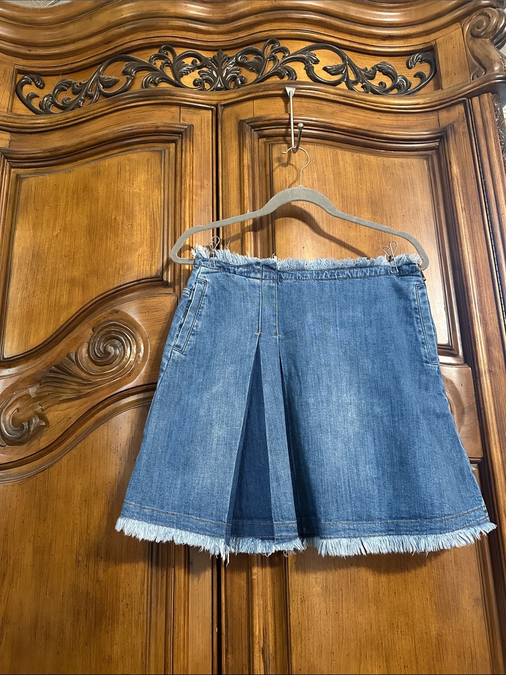 See By Chloe Preppy Side Pleats Indigo Raw Edging Blue Denim Mini Skirt 28